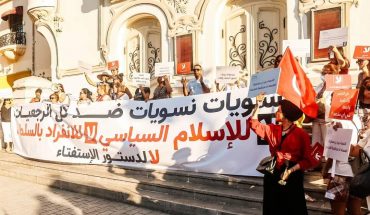 الجمعية التونسية للنساء الديمقراطيات تندّد بالممارسات البوليسية الهمجية التي تكشف حقيقة الاستفتاء الجمعية التونسية للنساء الديمقراطيات تندّد بالممارسات البوليسية الهمجية التي تكشف حقيقة الاستفتاء