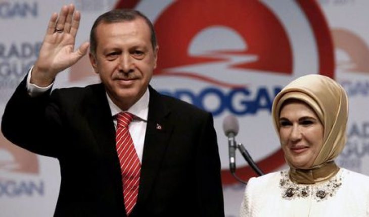 Turquie : le président Erdogan propose un référendum sur le port du voile