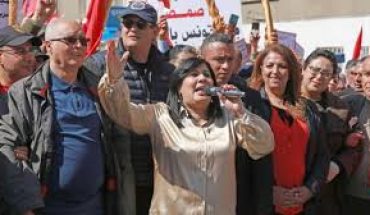 الدستوري الحر يهدد بتغيير مسلك مسيرته ضد التجويع والتفقير نحو القصر الرئاسي بقرطاج الدستوري الحر يهدد بتغيير مسلك مسيرته ضد التجويع والتفقير نحو القصر الرئاسي بقرطاج