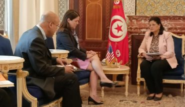 وزيرة الماليّة سهام البوغديري تتودّد للقائمة بأعمال سفارة الولايات المتحدة الأمريكيّة وزيرة الماليّة سهام البوغديري تتودّد للقائمة بأعمال سفارة الولايات المتحدة الأمريكيّة