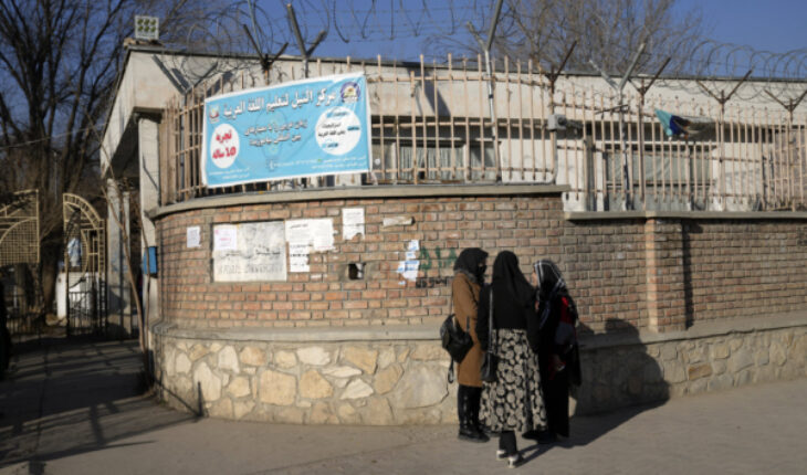 Afghanistan : les Taliban interdisent aux femmes de travailler pour les ONG