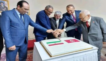 ثَبْتُو مْعَايَا … يد الغنوشي هي اليد العليا ثَبْتُو مْعَايَا … يد الغنوشي هي اليد العليا