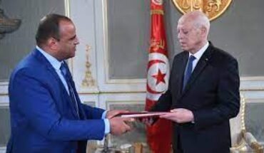 طمعا في 13 ألف مليار، قيس سعيد يُنهي مهام رئيس اللجنة الوطنية للصلح الجزائي طمعا في 13 ألف مليار، قيس سعيد يُنهي مهام رئيس اللجنة الوطنية للصلح الجزائي