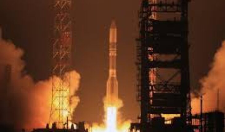 La Russie lance une fusée Proton-M avec le satellite relais Luch-5X