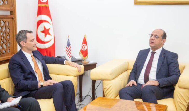 سفير الولايات المتحدة الأمريكية بتونس يكذب وزير الشؤون الإجتماعية