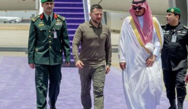 الرئيس الأوكراني يصل جدة في زيارة مفاجئة لحضور القمة العربية الرئيس الأوكراني يصل جدة في زيارة مفاجئة لحضور القمة العربية