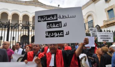 القضاة يطالبون برفع المظلمة عن زملائهم المعفيين وتحرير القضاء من هيمنة السلطة التنفيذية القضاة يطالبون برفع المظلمة عن زملائهم المعفيين وتحرير القضاء من هيمنة السلطة التنفيذية