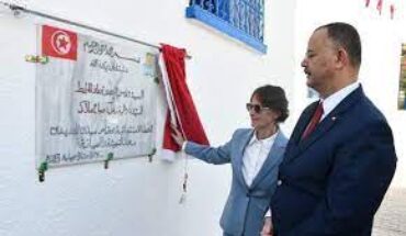 إنجازات قيس سعيد : حذف اسم والية نابل من لافتة حمام بنت الجديدي إنجازات قيس سعيد : حذف اسم والية نابل من لافتة حمام بنت الجديدي