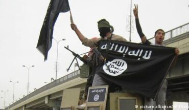 سوريا : مقتل مدنيين وإصابة آخرين بانفجار جثة فخخها إرهابيو « داعش » بعد إعدامها في الرقة سوريا : مقتل مدنيين وإصابة آخرين بانفجار جثة فخخها إرهابيو « داعش » بعد إعدامها في الرقة