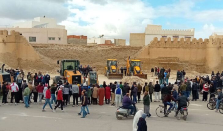 وزيرة الثقافة بعد ما اتّخْذِتْ شراتْ مُكْحلَة