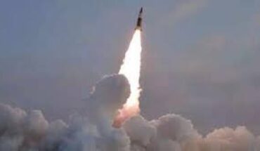 Des missiles Houthis ont visé un navire de guerre américain en mer Rouge Des missiles Houthis ont visé un navire de guerre américain en mer Rouge