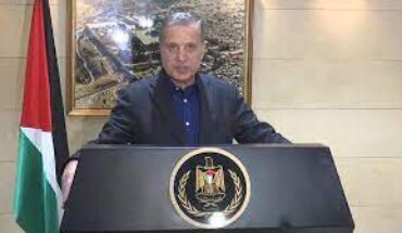 الرئاسة الفلسطينية تؤكد أن المنطقة على مفترق طرق واستمرار الحرب على غزة سيوسعها إقليميا الرئاسة الفلسطينية تؤكد أن المنطقة على مفترق طرق واستمرار الحرب على غزة سيوسعها إقليميا