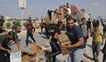 Des avions, de nationalité inconnue, larguent des aides humanitaires au centre et au sud de la bande de la bande de Gaza Des avions, de nationalité inconnue, larguent des aides humanitaires au centre et au sud de la bande de la bande de Gaza
