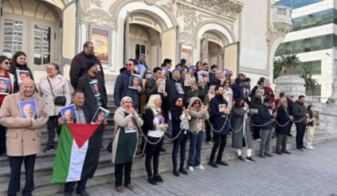 وقفة احتجاجية لعائلات الموقوفين في قضية التآمر على أمن الدولة للمطالبة بإطلاق سراحهم وقفة احتجاجية لعائلات الموقوفين في قضية التآمر على أمن الدولة للمطالبة بإطلاق سراحهم