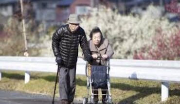Au Japon, les ventes de couches pour adultes dépassent celles des bébés Au Japon, les ventes de couches pour adultes dépassent celles des bébés