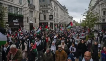 Des centaines de milliers de personnes participent à Londres à la 12e « Marche nationale » pour Gaza Des centaines de milliers de personnes participent à Londres à la 12e « Marche nationale » pour Gaza