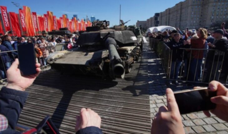 Russie : les blindés occidentaux capturés sur le front en Ukraine exposés à Moscou