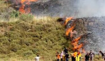 Des colons israéliens incendient des terres palestiniennes en Cisjordanie occupée Des colons israéliens incendient des terres palestiniennes en Cisjordanie occupée
