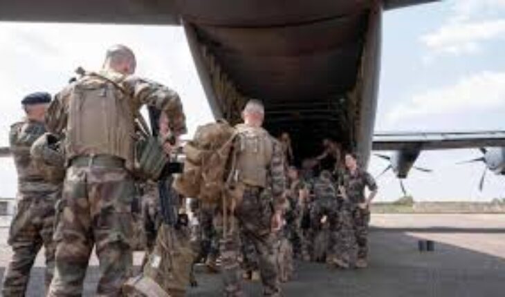 La France redéfinit sa stratégie militaire et civile en Afrique