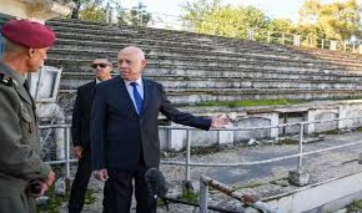 Entre la piscine du Belvédère et le théâtre municipal !!