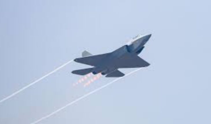 Avec son nouvel avion de chasse furtif, la Chine étale sa puissance militaire