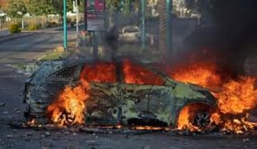 Cisjordanie : des colons israéliens incendient une vingtaines de véhicules palestiniens à Al-Bireh Cisjordanie : des colons israéliens incendient une vingtaines de véhicules palestiniens à Al-Bireh
