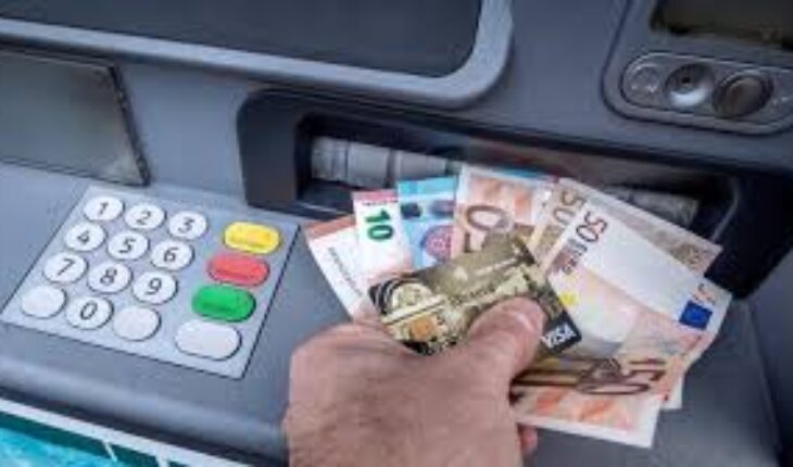 En raison des menaces géopolitiques, les banques néerlandaises conseillent à leurs clients d’avoir de l’argent liquide chez eux