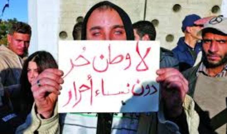 سوريا : المئات يتظاهرون وسط دمشق مطالبين بنظام مدني وبمشاركة المرأة