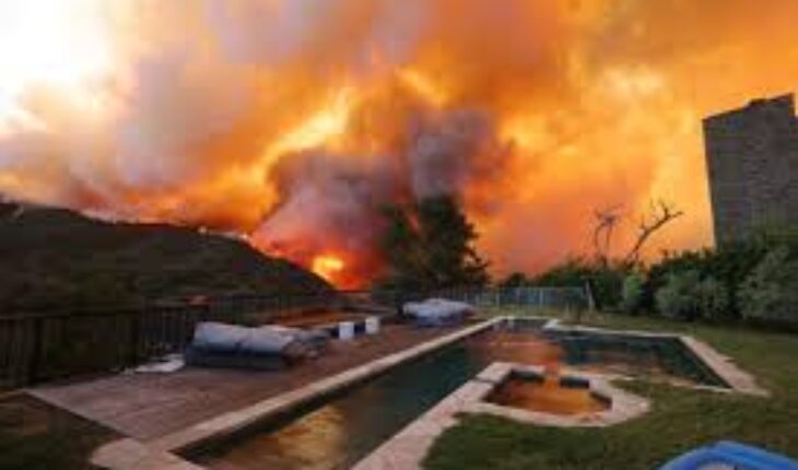 Etats-Unis : Un incendie géant fait rage aux portes de Los Angeles