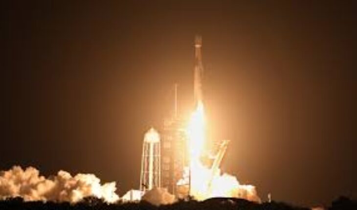 SpaceX lance deux atterrisseurs vers la Lune