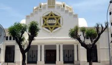 Un homme s’immole par le feu devant la Grande Synagogue de Tunis Un homme s’immole par le feu devant la Grande Synagogue de Tunis