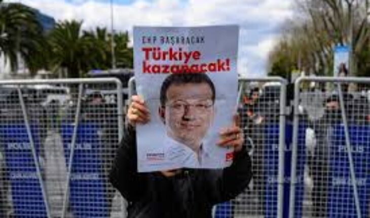 Turquie: les partisans de l’opposant Ekrem Imamoglu tentent de donner un souffle nouveau à la mobilisation.