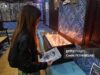 Djerba : Une femme juive française prie pour un otage israélien à la synagogue de la Ghriba