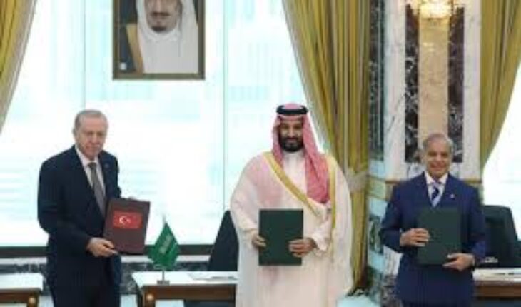 L’Arabie saoudite , la Turquie et le Pakistan signent un accord conjoint de défense L’Arabie saoudite , la Turquie et le Pakistan signent un accord conjoint de défense