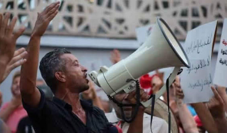 سلطة الاستبداد تواصل التضييق على الحقوق والحريات و توقف الناشط سيف الدين العرفاوي