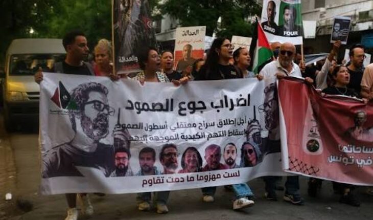 اعتقالات بالجملة : اكثر من 15 معتقلا في صفوف المشاركين في مسيرة دعم معتقلي اسطول الصمود اعتقالات بالجملة : اكثر من 15 معتقلا في صفوف المشاركين في مسيرة دعم معتقلي اسطول الصمود