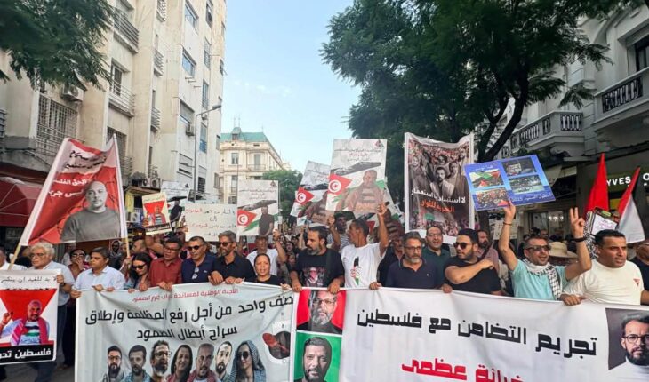 الاحتفاظ بالمشاركين في مسيرة أسطول الصمود الثلاثة عشر الاحتفاظ بالمشاركين في مسيرة أسطول الصمود الثلاثة عشر